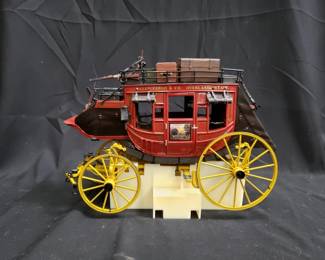 Lot # : 313 - Wells Fargo stagecoach model marked "Franklin Mint"
