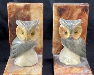 Lot # : 403 - Alabaster owl bookends hand carved in Italy
