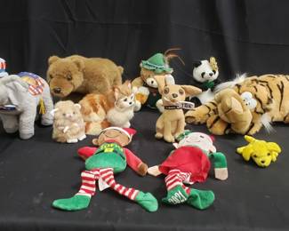 Lot # : 364 - Group of stuffed toys
