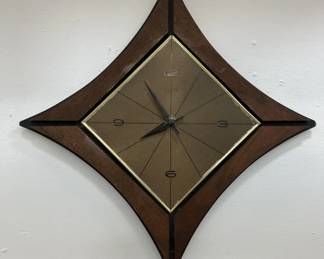 Lot # : 511a - Mid Century Elgin wooden wall clock
