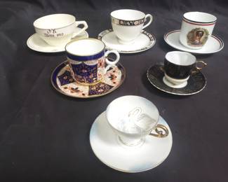 Lot # : 11 - Group of teacups and saucers
