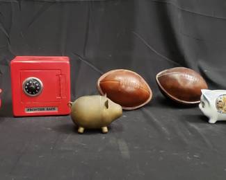 Lot # : 372 - Group of assorted vintage coin banks
