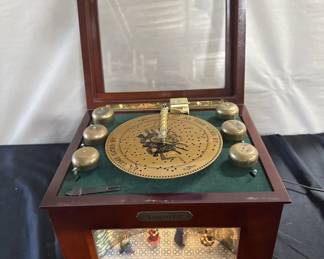 Lot # : 38 - Mr. Christmas Holiday Symphonium box w/ "As Time
