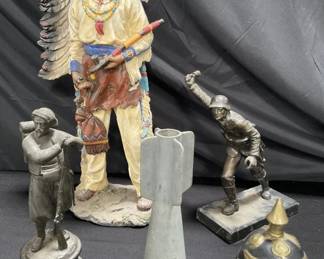 Lot # : 379 - Group of Native American figurine, soldier
