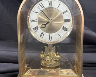 Lot # : 335 - Seiko Quartz brass & metal desk clock
