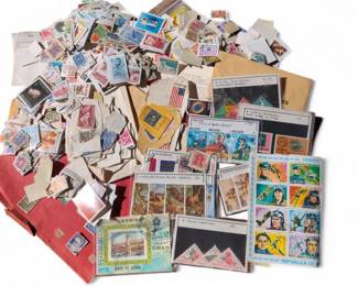 Lot # : 532a - Large collection of stamps. 
