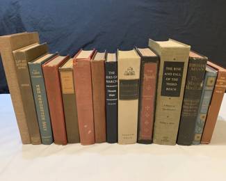 Lot # : 682 - Collection of old books (box)
