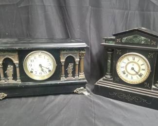 Lot # : 427 - Pair of mantel clocks
