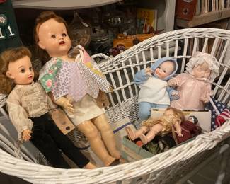 Vintage dolls and bassinet 