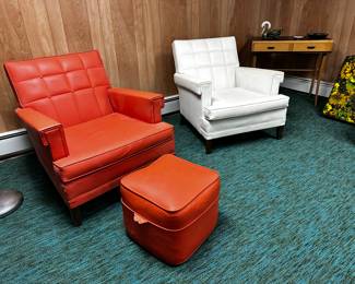 lounge chairs 🧡🤍