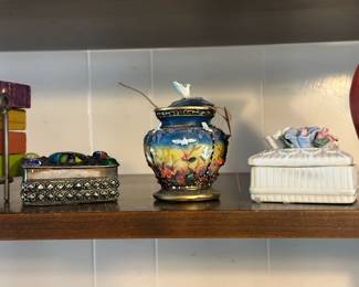 Vintage 3D Chinese White Dove Trinket Jar Vase Blue Resin Detailed