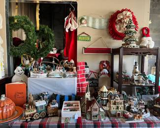 LARGE SELECTION OF CHRISTMAS DÉCOR