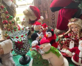 LARGE SELECTION OF CHRISTMAS DÉCOR