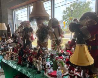 LARGE SELECTION OF CHRISTMAS DÉCOR