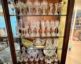 Henredon 6 Piece Hutch and Buffet with Mirrored Back and Bridge