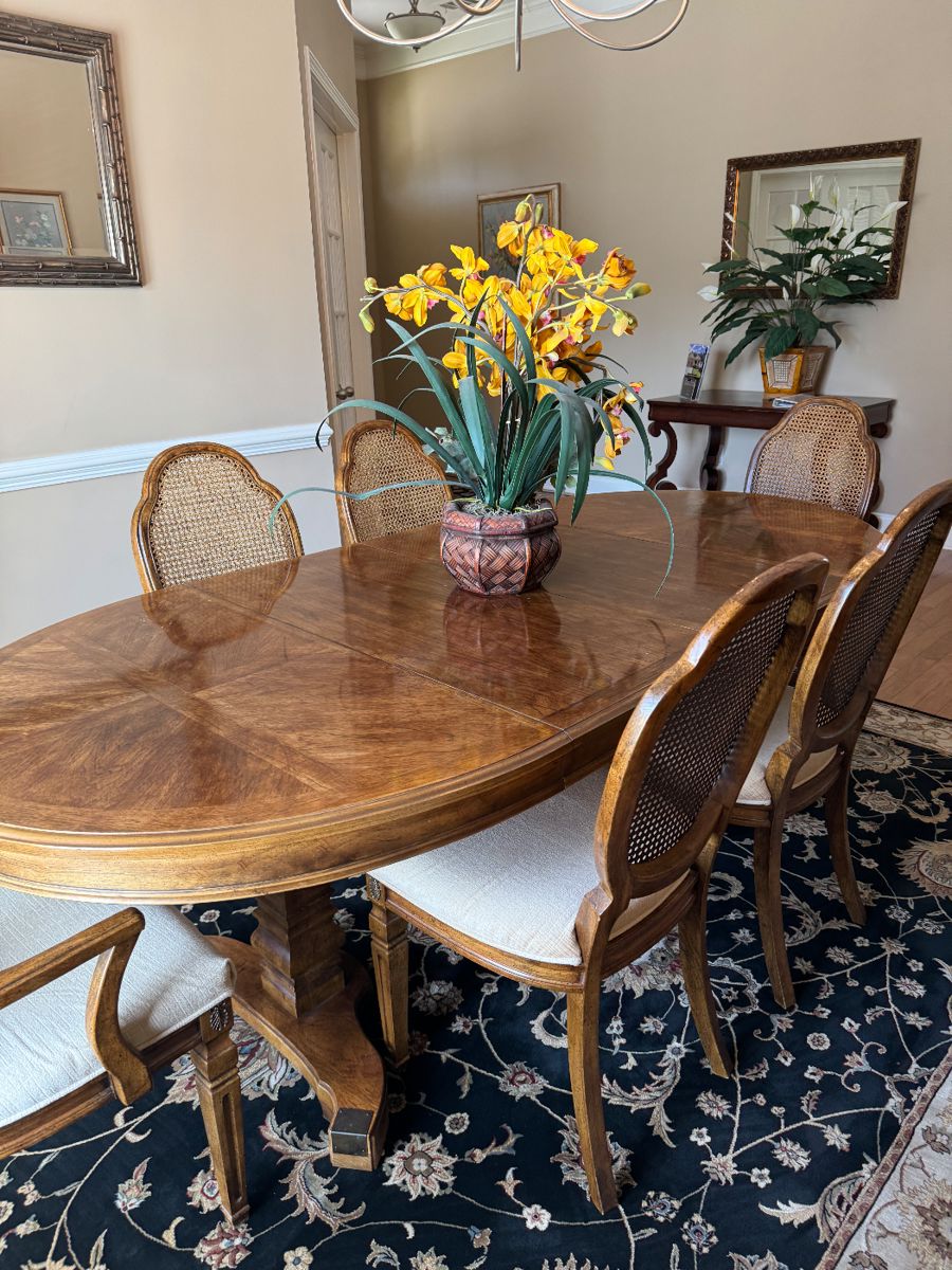 Dining room table chairs