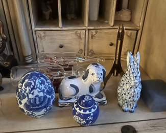 Small portion of blue and white chinoiserie 