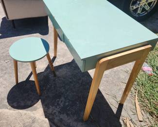 Compressed wood desk.
Drawers work excellent.
Has blemishes but is extremely sturdy and stable.