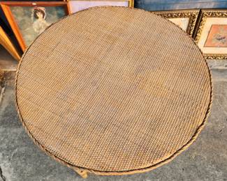 It's the same wicker table as on the previous picture. Just showing you the top part.