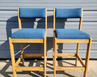 $70
Bar height chairs.
Price is for both.