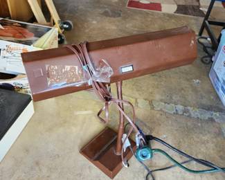 Vintage lamp.
One bulb needs to be replaced.
$20