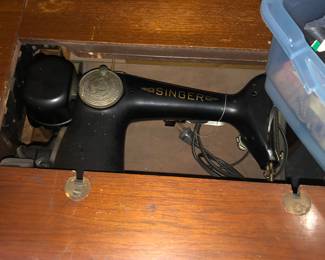 Vintage Singer Sewing Machine & Cabinet
