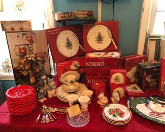 NIKKO Christmas Dinnerware