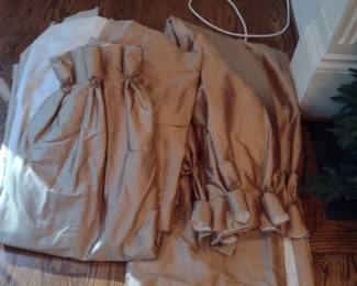 Great silk draperies 