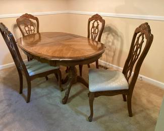 Dining table with 4 chairs, leaf & pads
