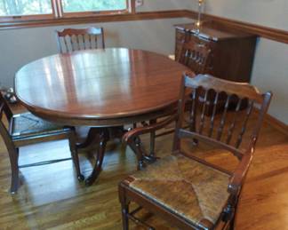 Vintage Dining Set With 2 Insert Leaves