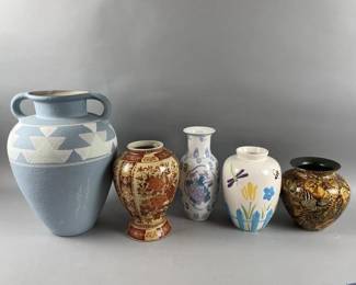 Lot 208 | Lot of Vases
