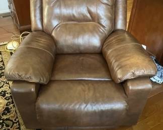 Lot 34 | Electric Leather Recliner
