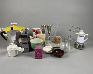 Lot 105 | Lot of Kitchen Items
