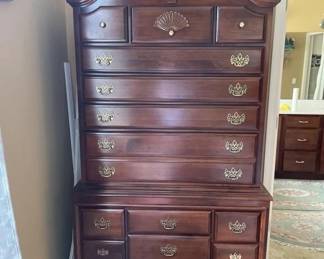 Lot 117 | Chest of Drawers
