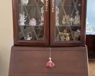 Lot 49 | Basset Secretary
