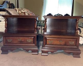 Lot 131 | Pair of NightStands with Drawer

