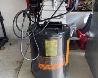 Lot 162 | Central Pneumatic Air Compressor
