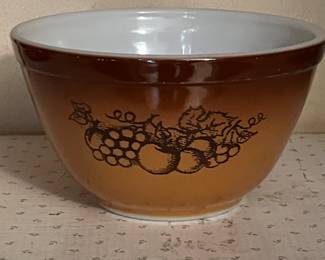 Pyrex orchard mixing bowl