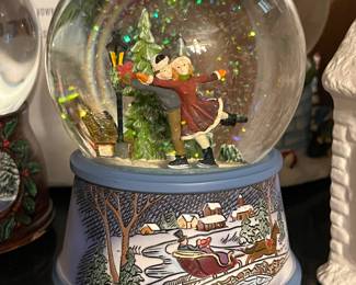 Roman musical snow globe