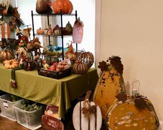 Charming pumpkins perfect for Halloween or Thanksgiving.