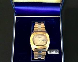 Vintage Seiko 7006–5009 men’s 17 jewel automatic watch. Runs.