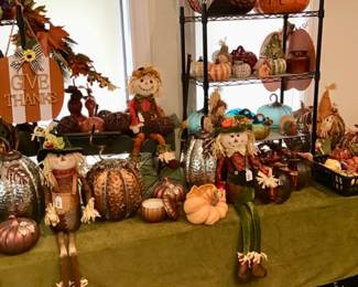 Thanksgiving is right around the corner! A beautiful selection of Thanksgiving decor to add to your table. 