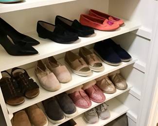 Ladies shoe sizes 6 to 6 1/2. 
