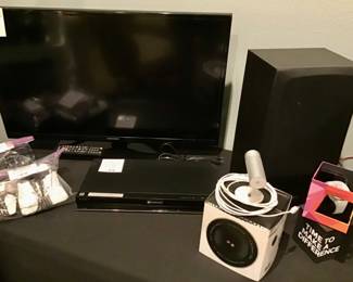 Samsung 32” LED HD-TV with remote. Works!