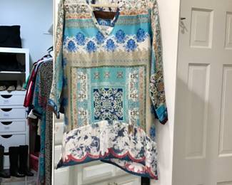 Ladies clothing predominantly sized 0-Small-Petite Small. Johnny Was, Doncaster, Joseph Ribbkoff, Calvin Klein, Tadashi SHOJI, Talbots, Adriana Papell, Donna Morgan, Karl Lagerfield, AfterDark, PATRI, RIMINI, Karen Miller, Alex Marie, Carol Anderson, Peter Nygard, Chicos, MISSOK, BEREK, and much more. 
