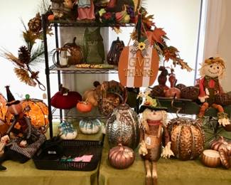 Thanksgiving is right around the corner! A beautiful selection of Thanksgiving decor to add to your table. 