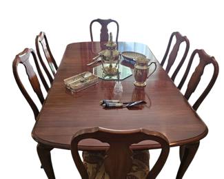 Pennsylvania House cherry Queen Anne table with two leaves and 8 chairs..excellent condition