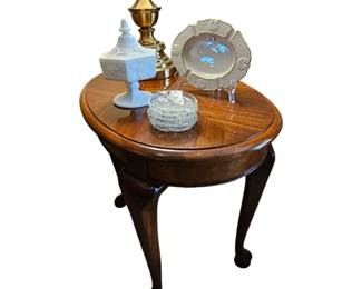 Oval end table with cabriole legs