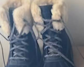 Ladies fleece line hiking boots