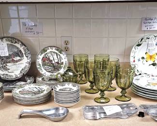 Several sets of dishes